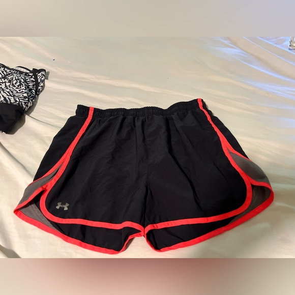 Under armour running shorts - Picture 1 of 3